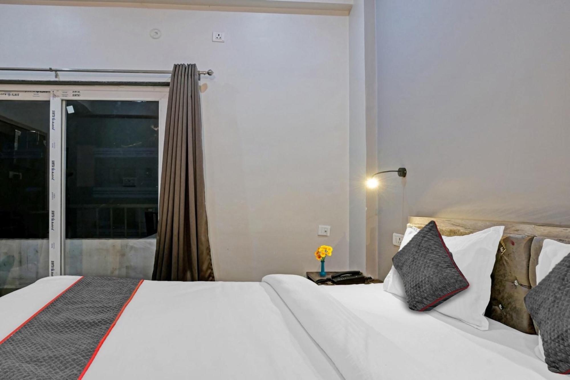 ホテル Townhouse Navneeta Grand Kakarmatha エクステリア 写真