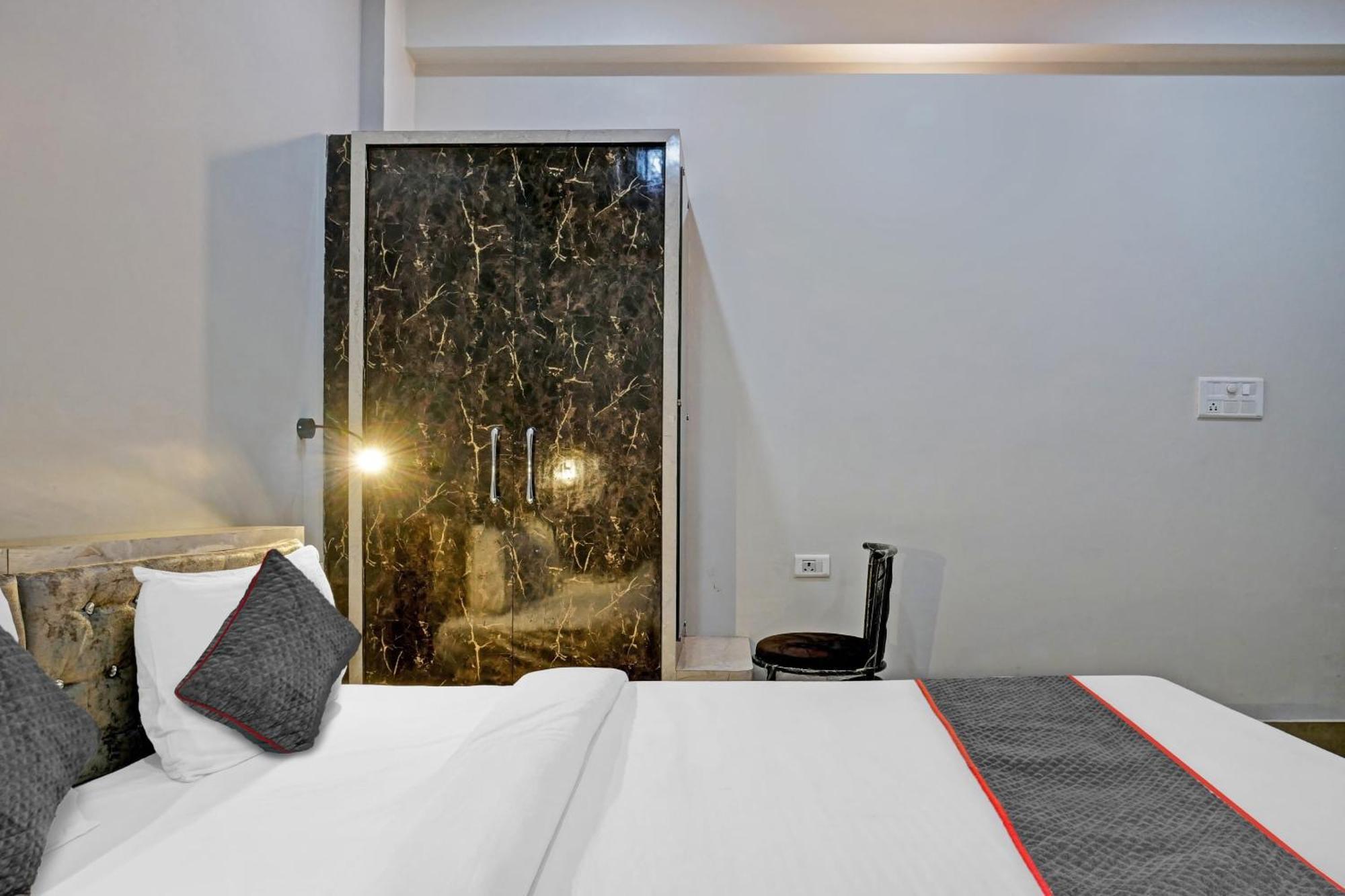 ホテル Townhouse Navneeta Grand Kakarmatha エクステリア 写真