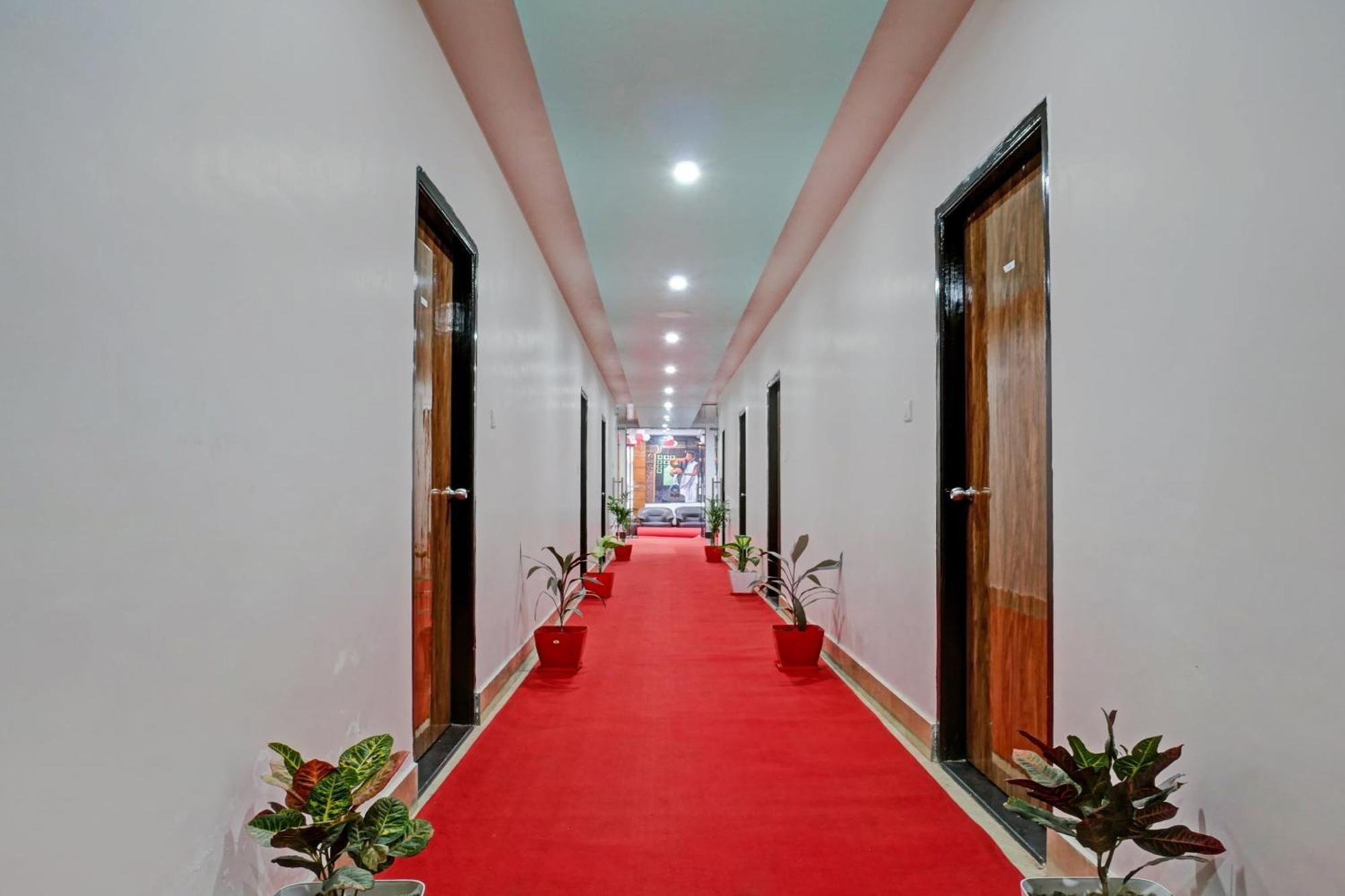ホテル Townhouse Navneeta Grand Kakarmatha エクステリア 写真