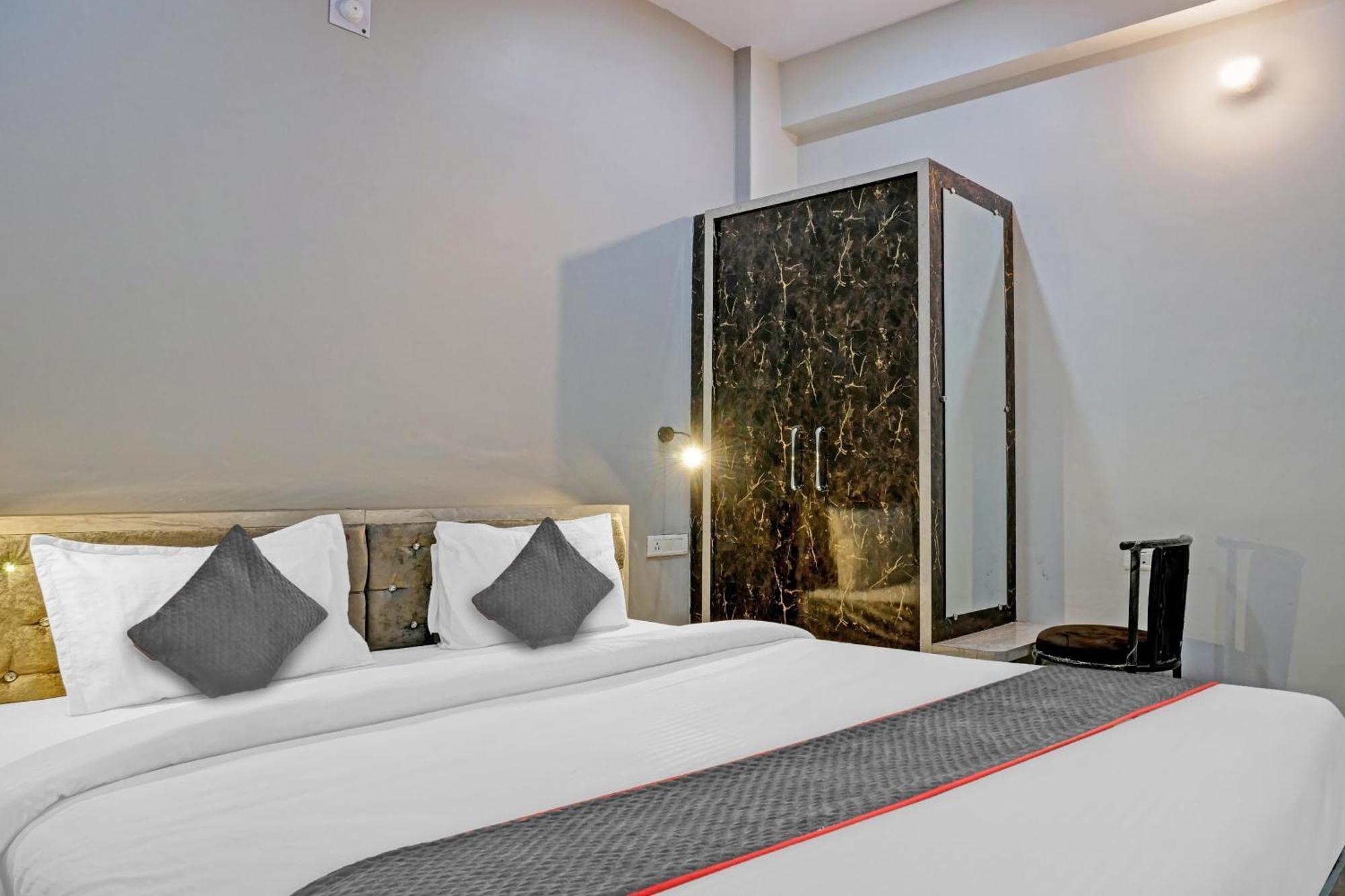 ホテル Townhouse Navneeta Grand Kakarmatha エクステリア 写真