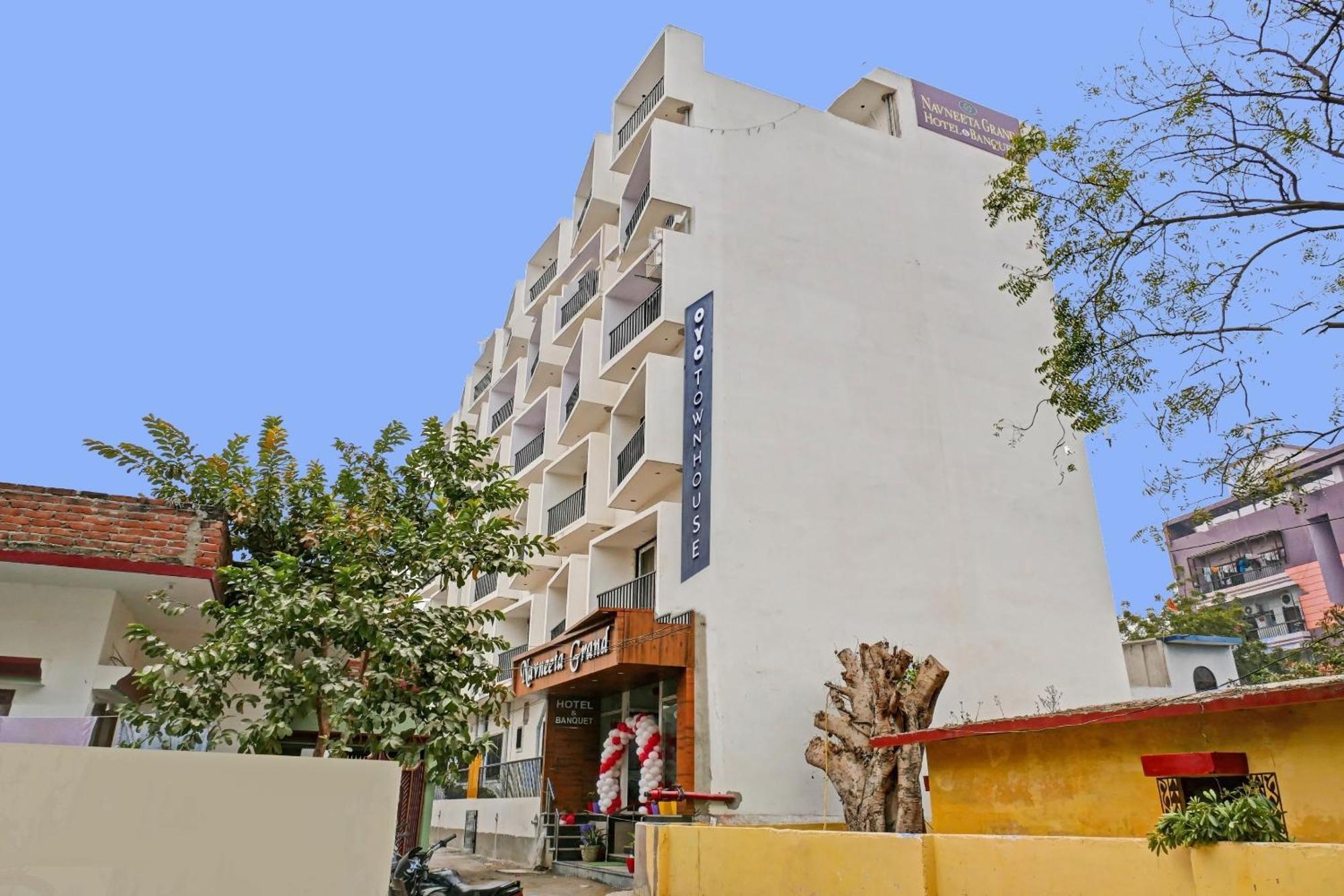 ホテル Townhouse Navneeta Grand Kakarmatha エクステリア 写真