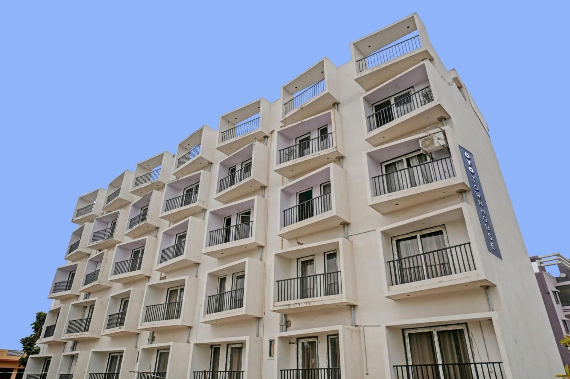 ホテル Townhouse Navneeta Grand Kakarmatha エクステリア 写真