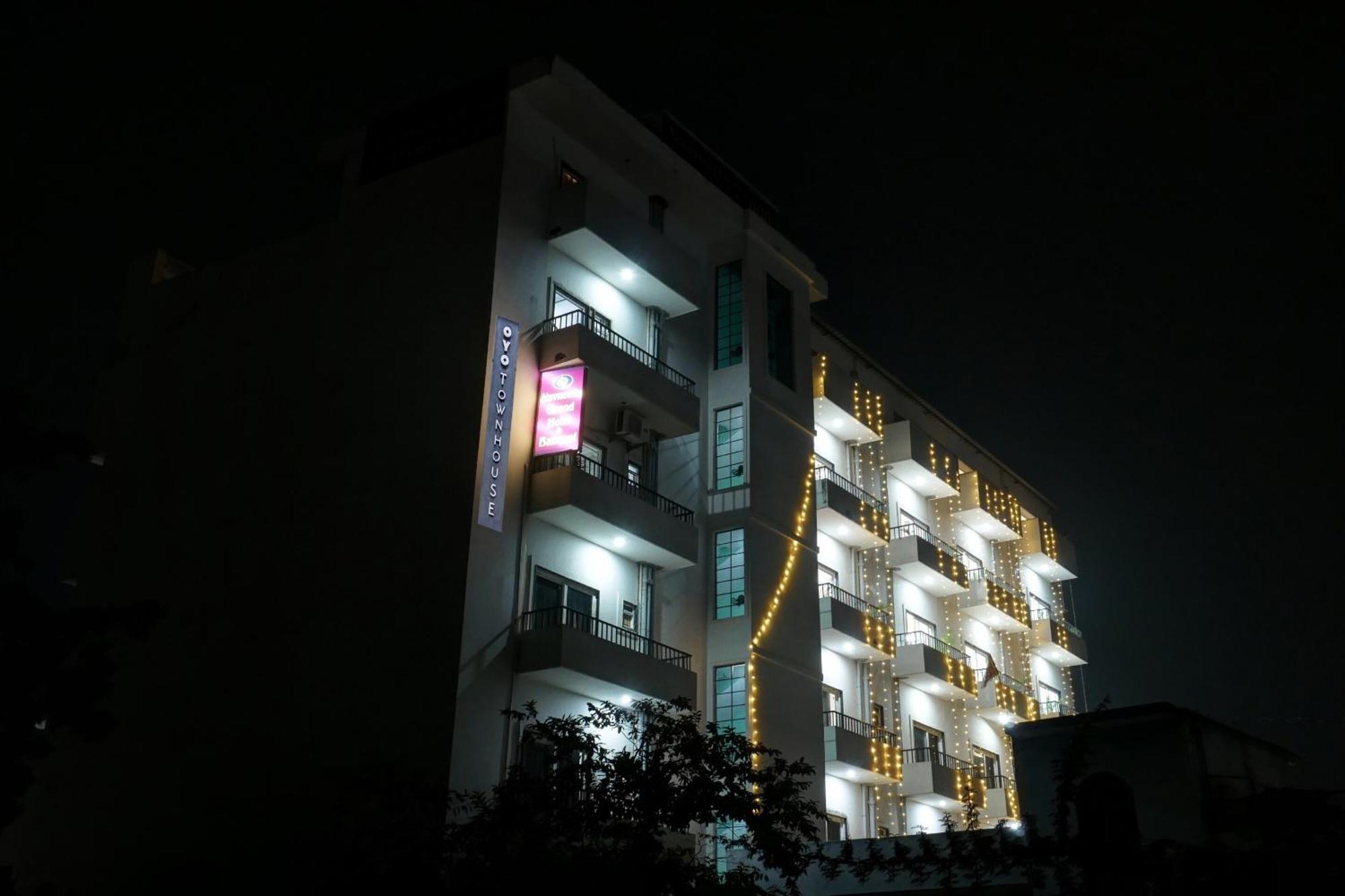ホテル Townhouse Navneeta Grand Kakarmatha エクステリア 写真